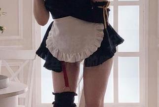 Alina Becker的毛衣，分享时如何cos出一丝不苟的随意感